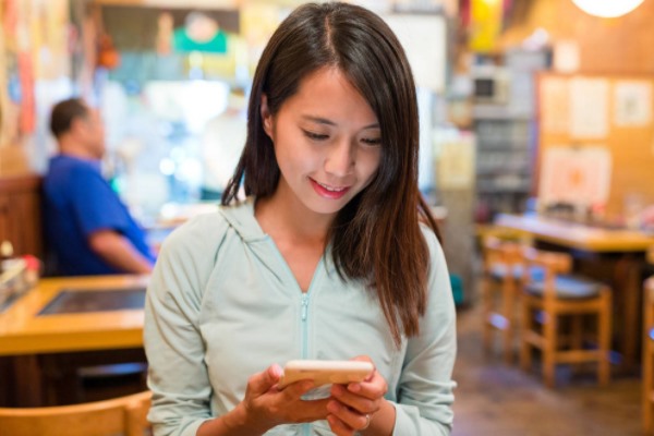 ios微信朋友圈如何虚拟定位？